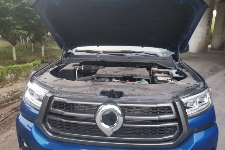 Used Great Wall Poer 2024 2.4T Passenger Version Automatic Diesel Two-Wheel Drive Comfort Edition Engine Bay