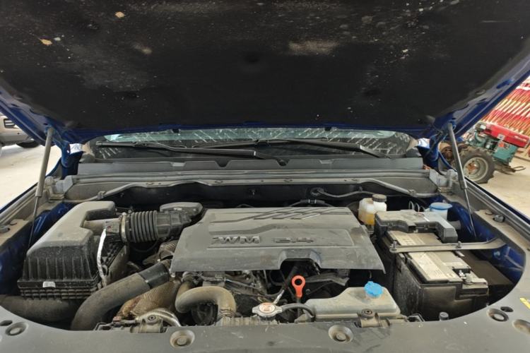 Used Great Wall Poer 2024 2.4T Passenger Version Automatic Diesel 4x4 Comfort Trim Engine Bay