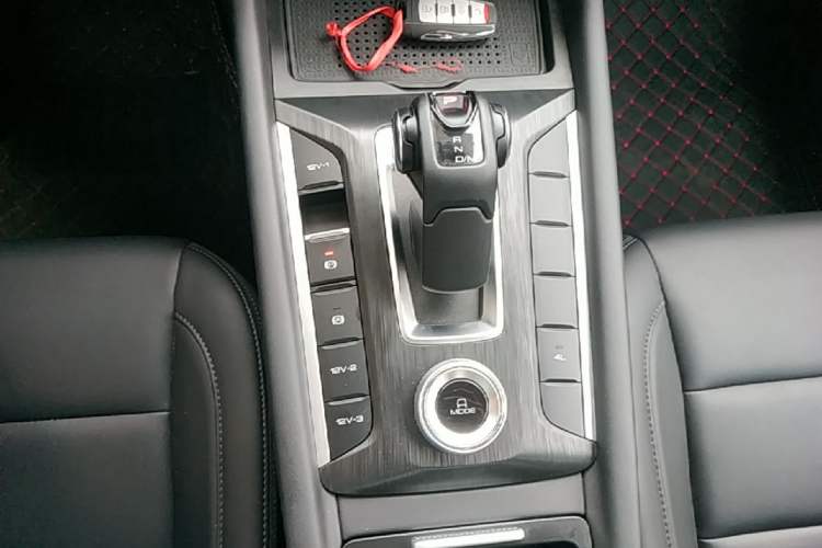 Used Great Wall Poer 2024 2.4T Passenger Version Automatic Diesel 4x4 Comfort Trim Gear Lever