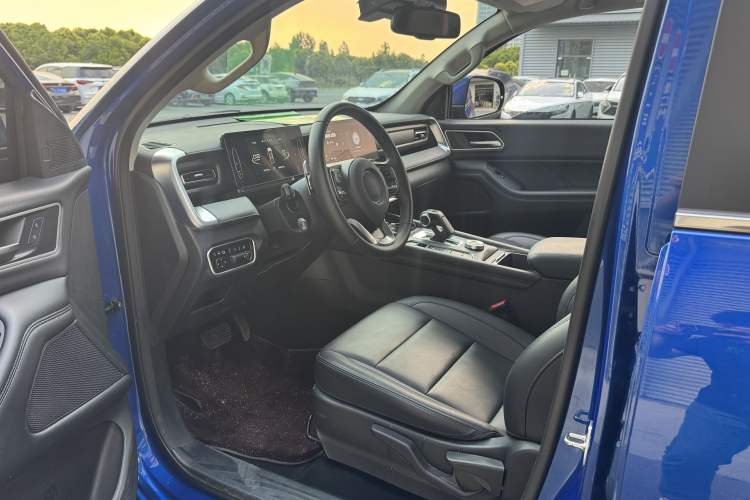 Used Great Wall Poer 2024 2.4T Passenger Version Automatic Diesel 4x4 Comfort Trim Interior 2