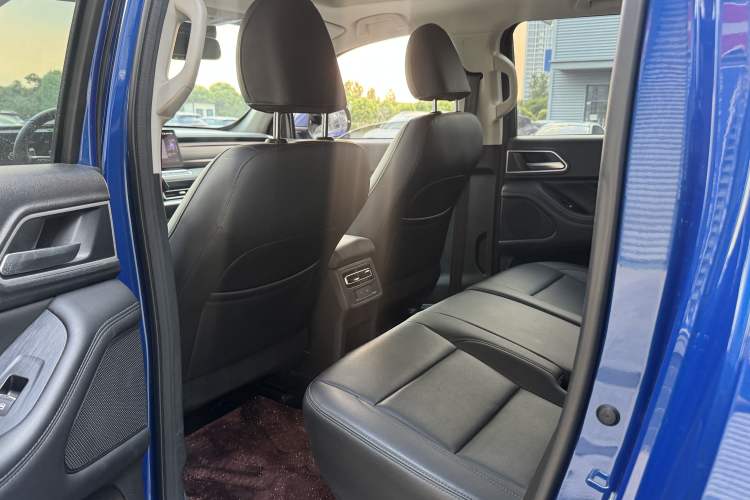 Used Great Wall Poer 2024 2.4T Passenger Version Automatic Diesel 4x4 Comfort Trim Interior 3