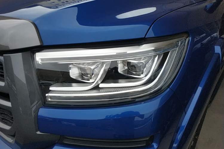 Used Great Wall Poer 2024 2.4T Passenger Version Automatic Diesel 4x4 Comfort Trim Left Front Headlight