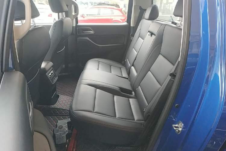 Used Great Wall Poer 2024 2.4T Passenger Version Automatic Diesel 4x4 Comfort Trim Left Rear Seat