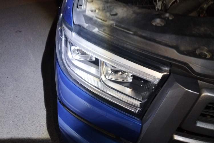 Used Great Wall Poer 2024 2.4T Passenger Version Automatic Diesel 4x4 Comfort Trim Right Front Headlight