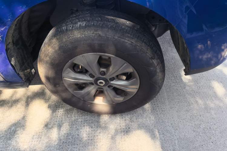 Used Great Wall Poer 2024 2.4T Commercial Version Automatic Diesel Two-Wheel Drive Elite Edition Right Front Wheel Hub