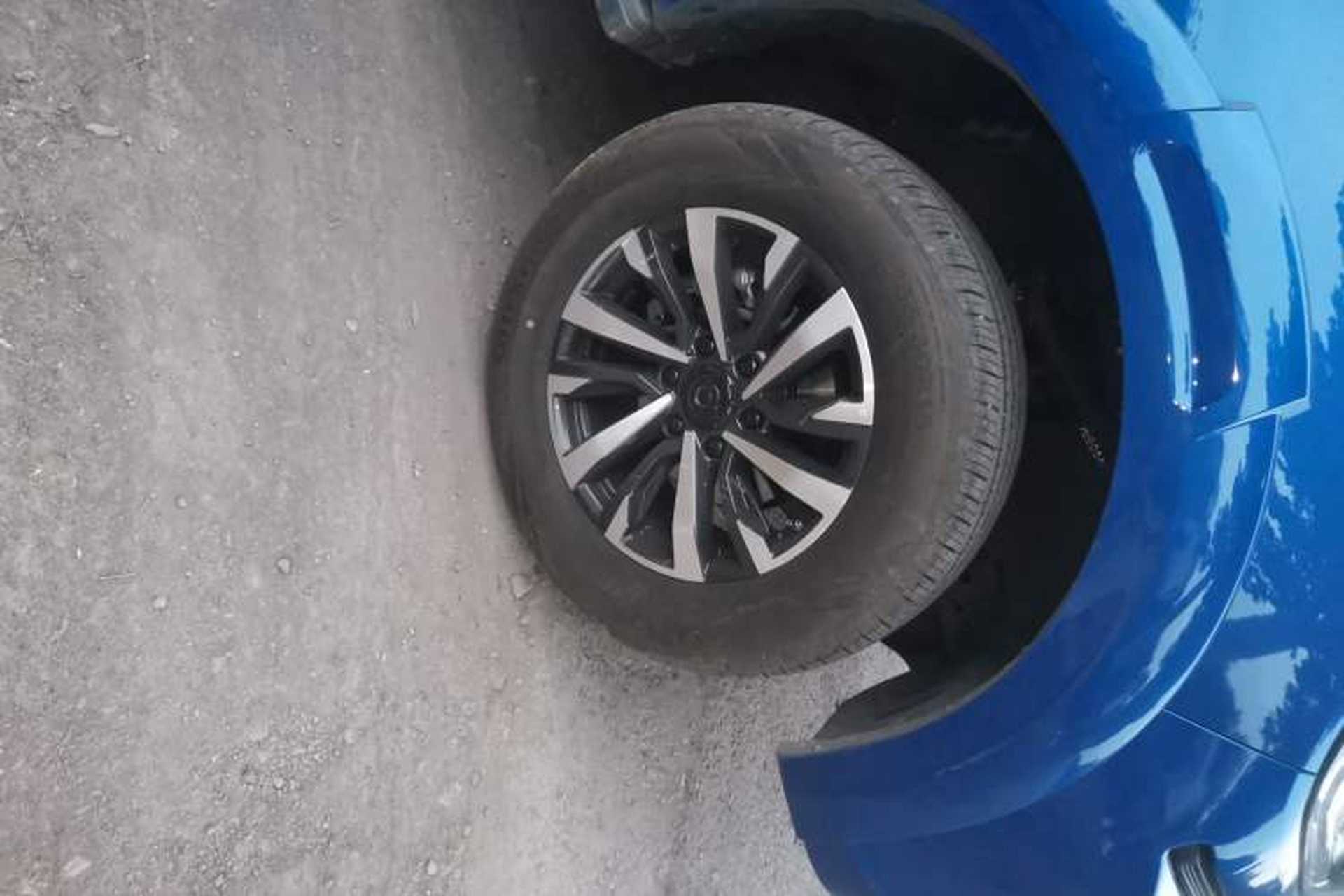 Used Great Wall Poer 2024 2.4T Passenger Version Automatic Diesel Two-Wheel Drive Comfort Edition Right Front Wheel Hub