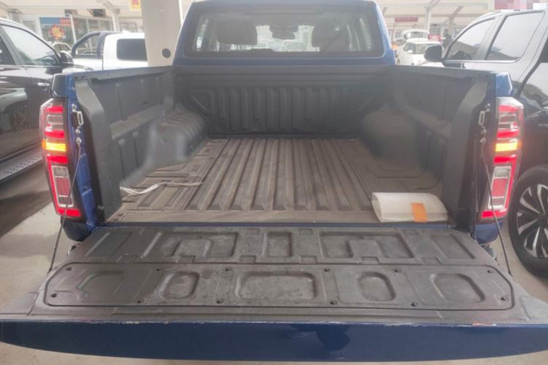 Used Great Wall Poer 2024 2.4T Passenger Version Automatic Diesel 4x4 Comfort Trim Trunk