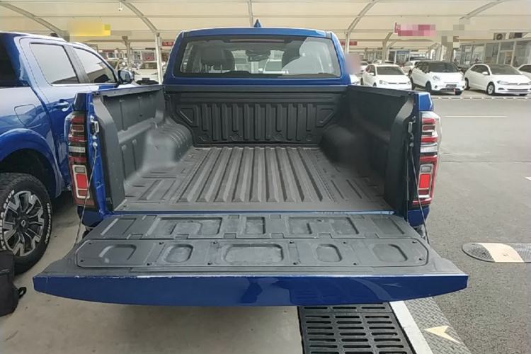 Used Great Wall Poer 2024 2.4T Passenger Version Automatic Diesel 4x4 Comfort Trim Trunk