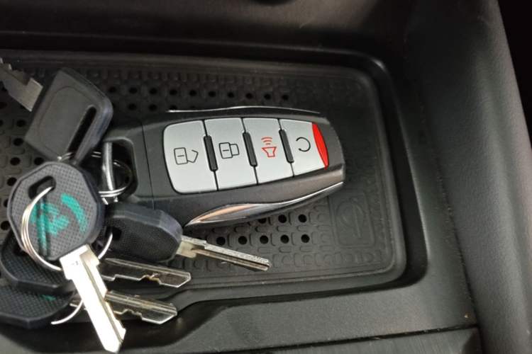Used Great Wall Poer 2024 2.4T Passenger Version Automatic Diesel 4x4 Comfort Trim Vehicle Key