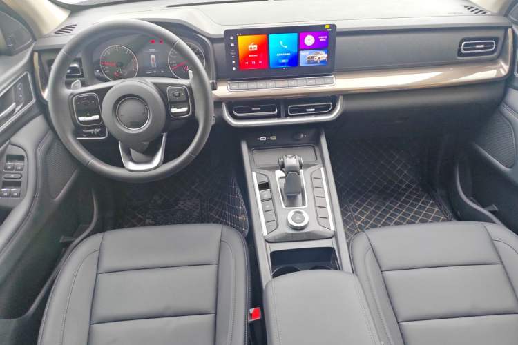 Used Great Wall Poer 2024 2.4T Commercial Version Automatic Diesel 4x4 Elite Edition Center Console