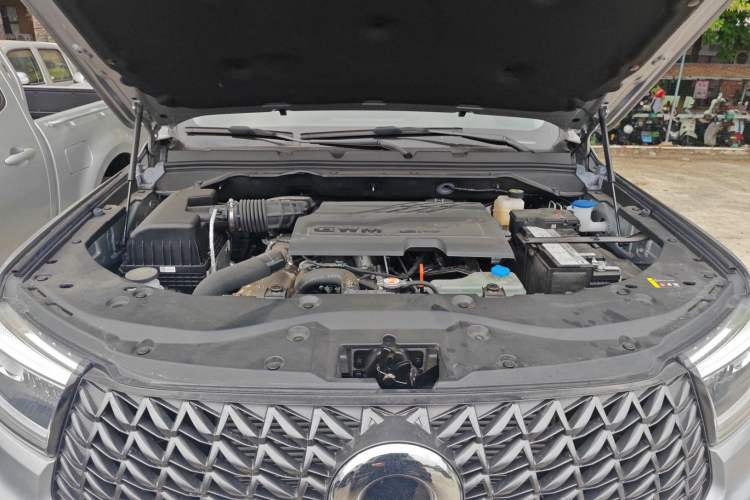 Used Great Wall Poer 2024 2.4T Commercial Version Automatic Diesel 4x4 Elite Edition Engine Bay