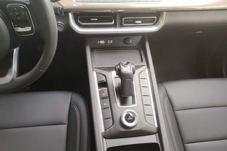 Used Great Wall Poer 2024 2.4T Commercial Version Automatic Diesel Two-Wheel Drive Elite Edition Gear Lever