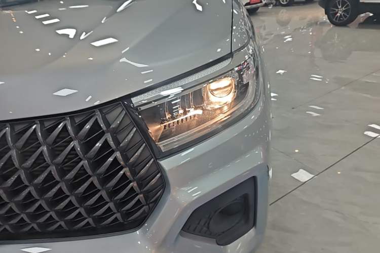 Used Great Wall Poer 2024 2.4T Commercial Version Automatic Diesel Two-Wheel Drive Elite Edition Left Front Headlight