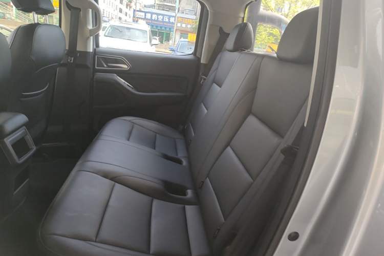 Used Great Wall Poer 2024 2.4T Commercial Version Automatic Diesel Two-Wheel Drive Elite Edition Left Rear Seat