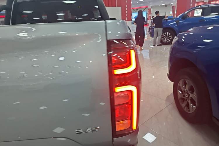 Used Great Wall Poer 2024 2.4T Commercial Version Automatic Diesel Two-Wheel Drive Elite Edition Right Rear Taillight