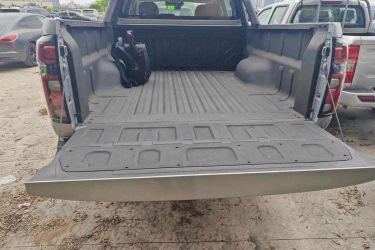 Used Great Wall Poer 2024 2.4T Commercial Version Automatic Diesel 4x4 Elite Edition Trunk