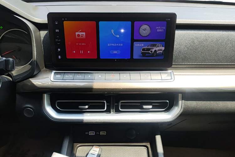 Used Great Wall Poer 2024 2.4T Commercial Version Automatic Diesel 4x4 Elite Edition Audio And AC Panel