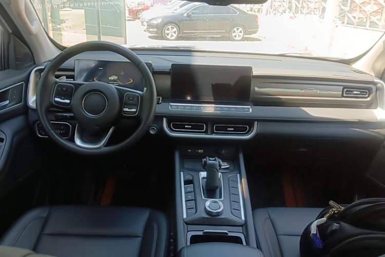 Used Great Wall Poer 2024 2.4T Passenger Version Automatic Diesel 4x4 Comfort Trim Center Console