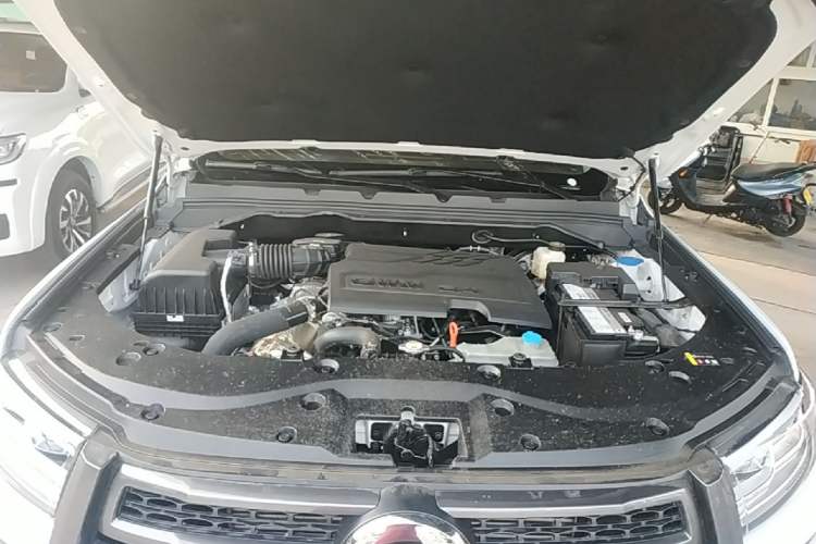 Used Great Wall Poer 2024 2.4T Passenger Version Automatic Diesel 4x4 Comfort Trim Engine Bay