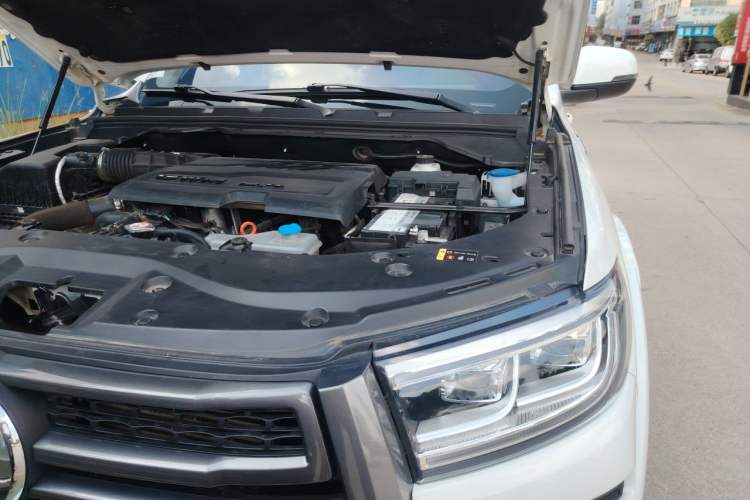 Used Great Wall Poer 2024 2.4T Passenger Version Automatic Diesel 4x4 Comfort Trim Engine Bay Left