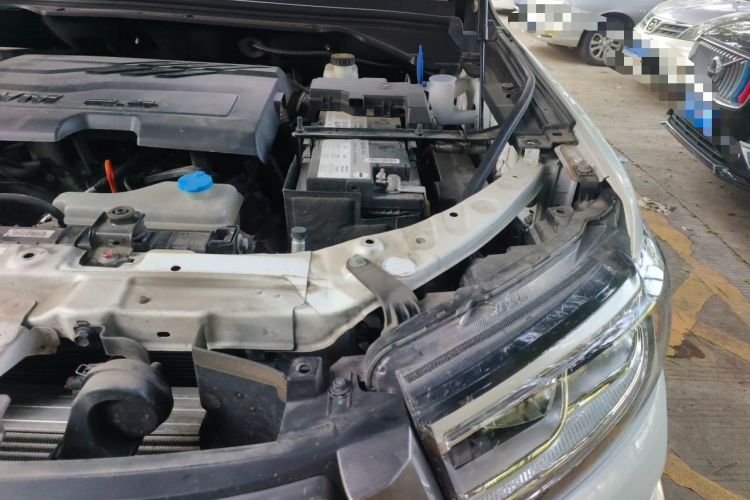 Used Great Wall Poer 2024 2.4T Passenger Version Automatic Diesel 4x4 Comfort Trim Engine Bay Left
