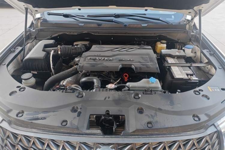 Used Great Wall Poer 2024 2.4T Commercial Version Automatic Diesel Two-Wheel Drive Elite Edition Engine Bay