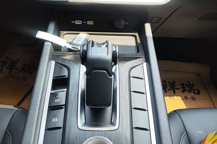 Used Great Wall Poer 2024 2.4T Commercial Version Automatic Diesel 4x4 Elite Edition Gear Lever