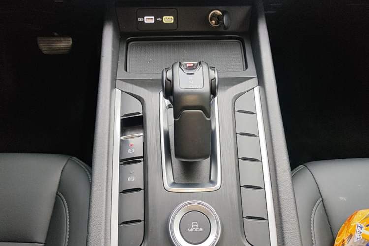 Used Great Wall Poer 2024 2.4T Commercial Version Automatic Diesel 4x4 Elite Edition Gear Lever