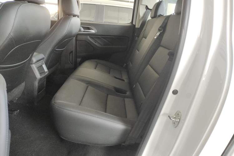 Used Great Wall Poer 2024 2.4T Commercial Version Automatic Diesel 4x4 Elite Edition Interior 1