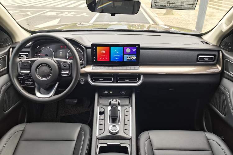 Used Great Wall Poer 2024 2.4T Commercial Version Automatic Diesel 4x4 Elite Edition Interior 2