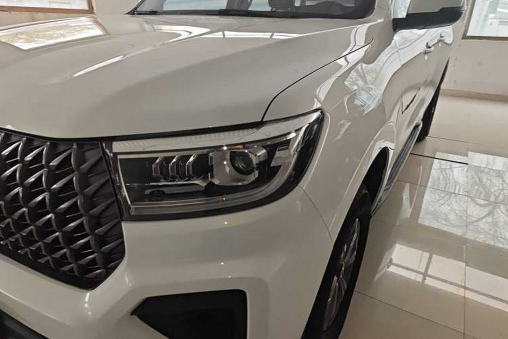Used Great Wall Poer 2024 2.4T Commercial Version Automatic Diesel Two-Wheel Drive Elite Edition Left Front Headlight