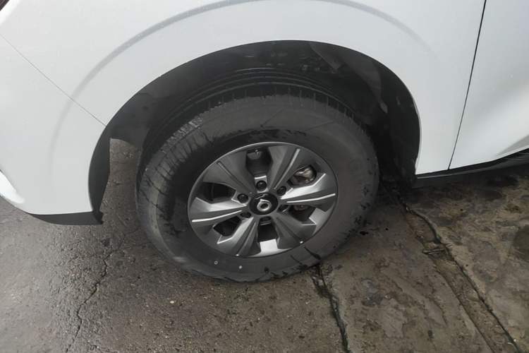 Used Great Wall Poer 2024 2.4T Commercial Version Automatic Diesel Two-Wheel Drive Elite Edition Left Front Wheel Hub