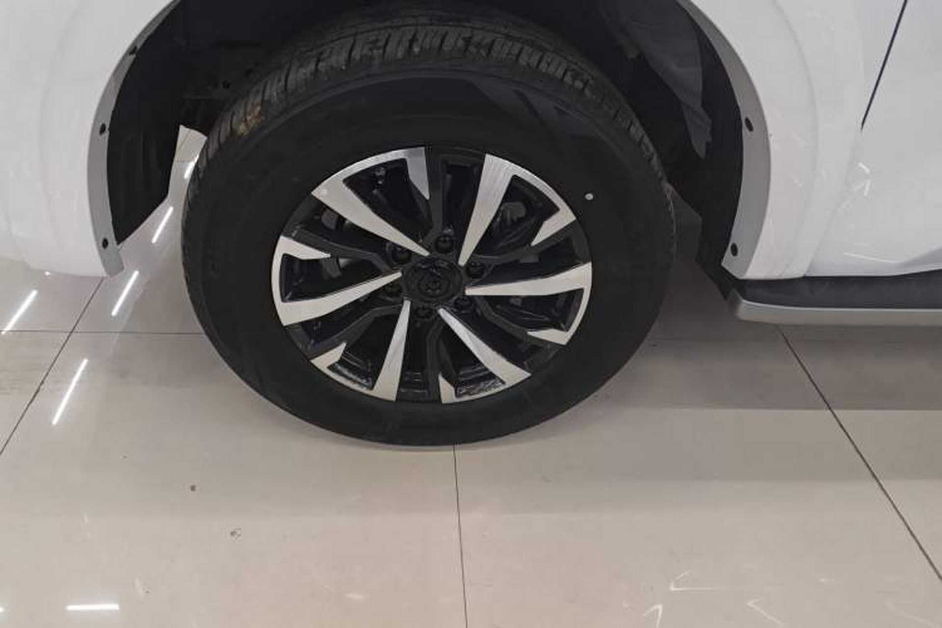 Used Great Wall Poer 2024 2.4T Passenger Version Automatic Diesel 4x4 Comfort Trim Left Front Wheel Hub