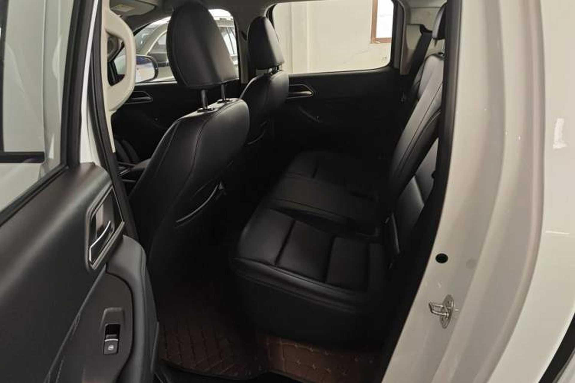Used Great Wall Poer 2024 2.4T Commercial Version Automatic Diesel Two-Wheel Drive Elite Edition Left Rear Seat