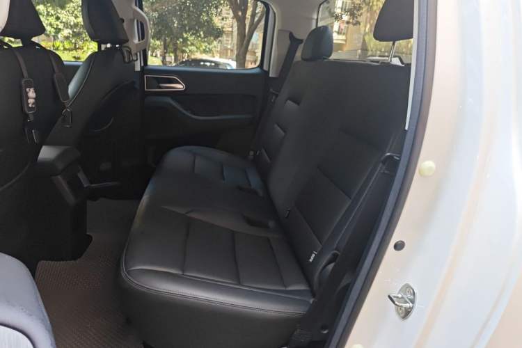 Used Great Wall Poer 2024 2.4T Commercial Version Automatic Diesel 4x4 Elite Edition Left Rear Seat