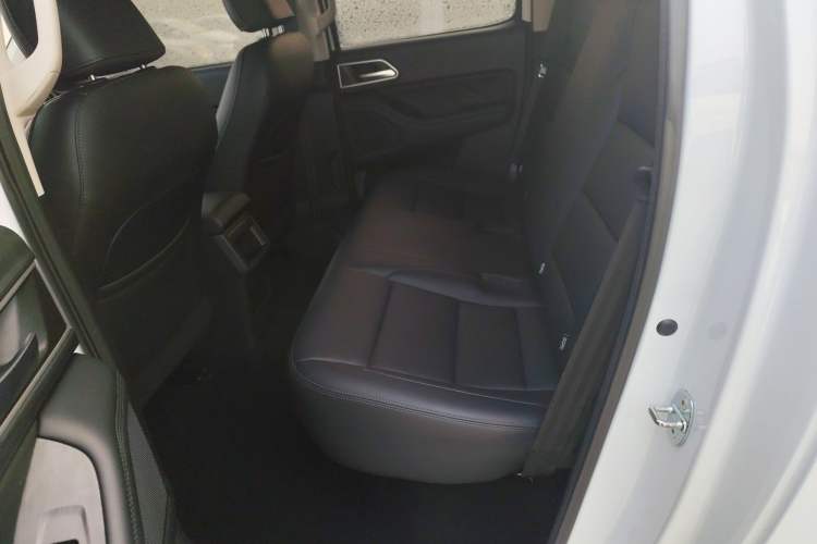 Used Great Wall Poer 2024 2.4T Commercial Version Automatic Diesel Two-Wheel Drive Elite Edition Left Rear Seat