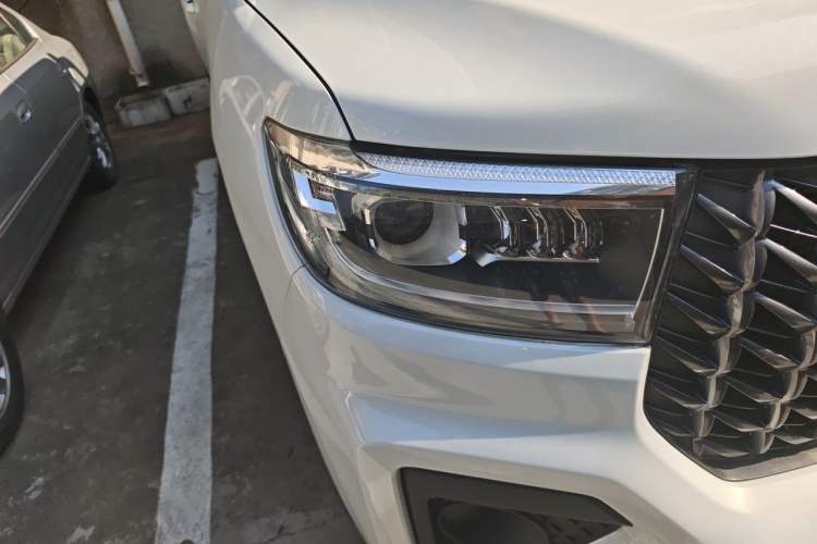 Used Great Wall Poer 2024 2.4T Commercial Version Automatic Diesel 4x4 Elite Edition Right Front Headlight