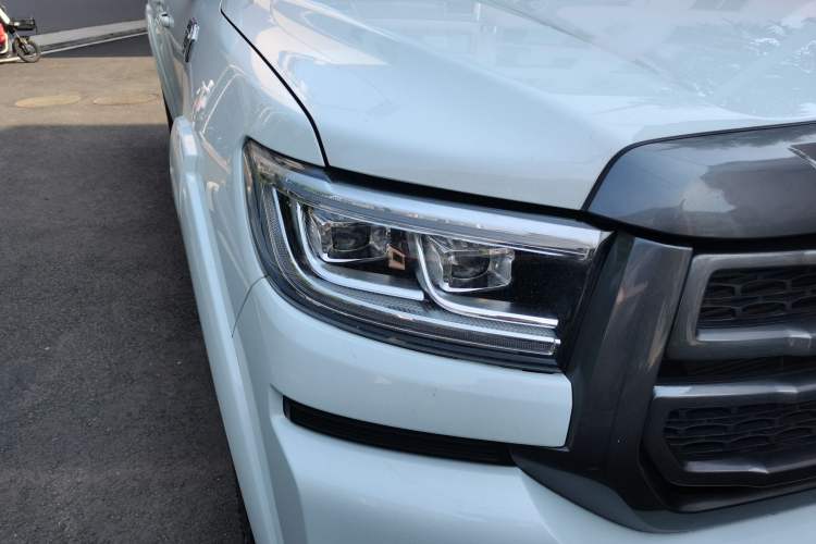 Used Great Wall Poer 2024 2.4T Passenger Version Automatic Diesel 4x4 Comfort Trim Right Front Headlight