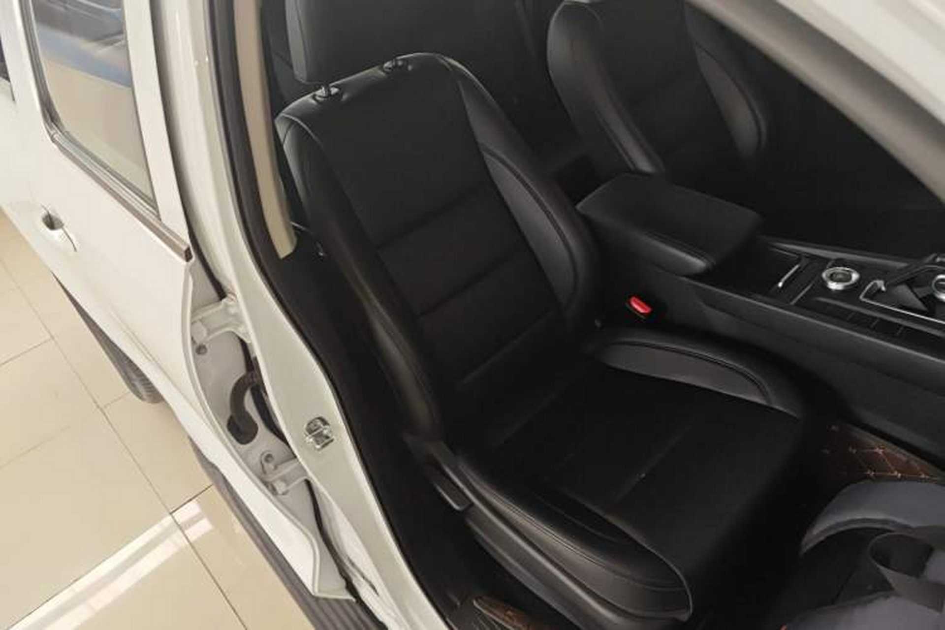 Used Great Wall Poer 2024 2.4T Commercial Version Automatic Diesel Two-Wheel Drive Elite Edition Right Front Seat
