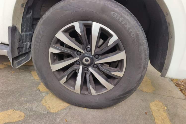 Used Great Wall Poer 2024 2.4T Passenger Version Automatic Diesel 4x4 Comfort Trim Right Front Wheel Hub