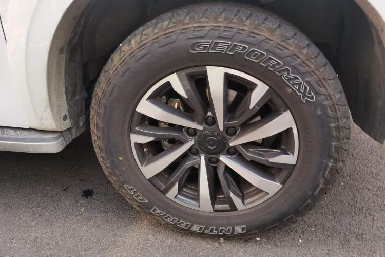 Used Great Wall Poer 2024 2.4T Passenger Version Automatic Diesel 4x4 Comfort Trim Right Front Wheel Hub