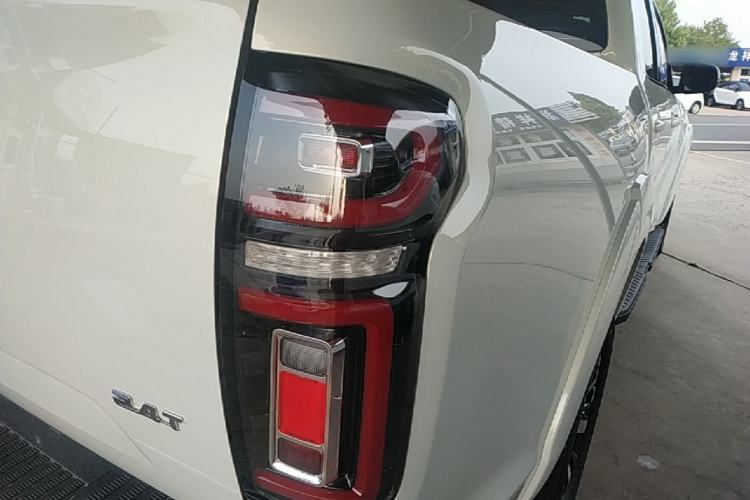 Used Great Wall Poer 2024 2.4T Passenger Version Automatic Diesel 4x4 Comfort Trim Right Rear Taillight