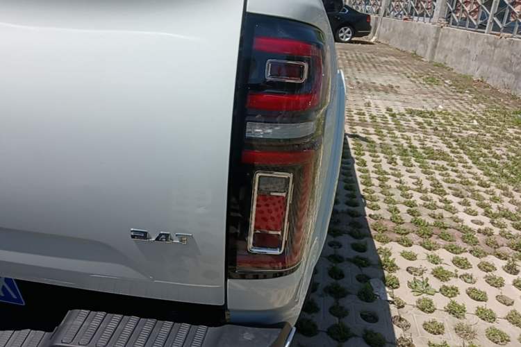 Used Great Wall Poer 2024 2.4T Passenger Version Automatic Diesel 4x4 Comfort Trim Right Rear Taillight