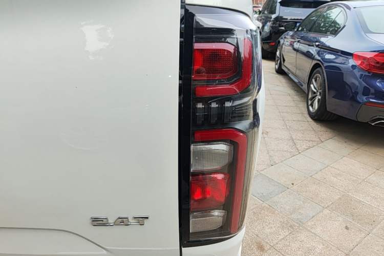 Used Great Wall Poer 2024 2.4T Commercial Version Automatic Diesel 4x4 Elite Edition Right Rear Taillight