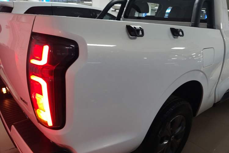 Used Great Wall Poer 2024 2.4T Commercial Version Automatic Diesel 4x4 Elite Edition Right Rear Taillight