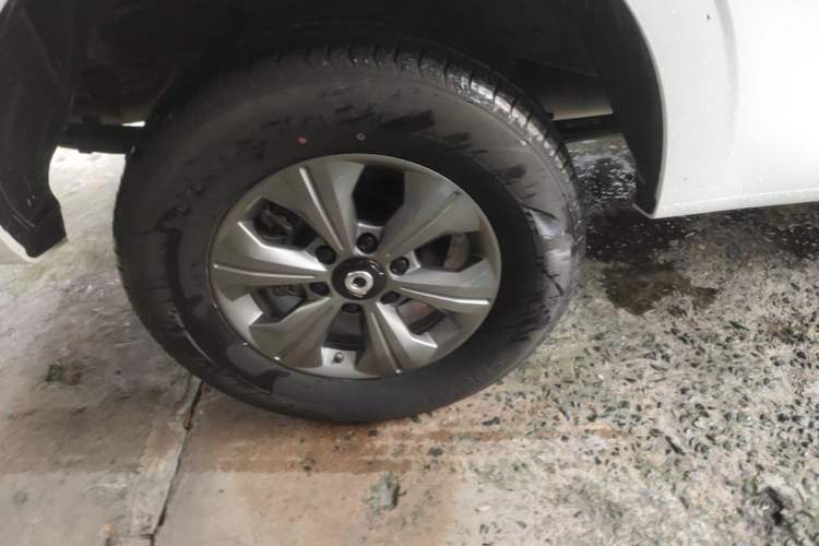 Used Great Wall Poer 2024 2.4T Commercial Version Automatic Diesel Two-Wheel Drive Elite Edition Right Rear Wheel Hub