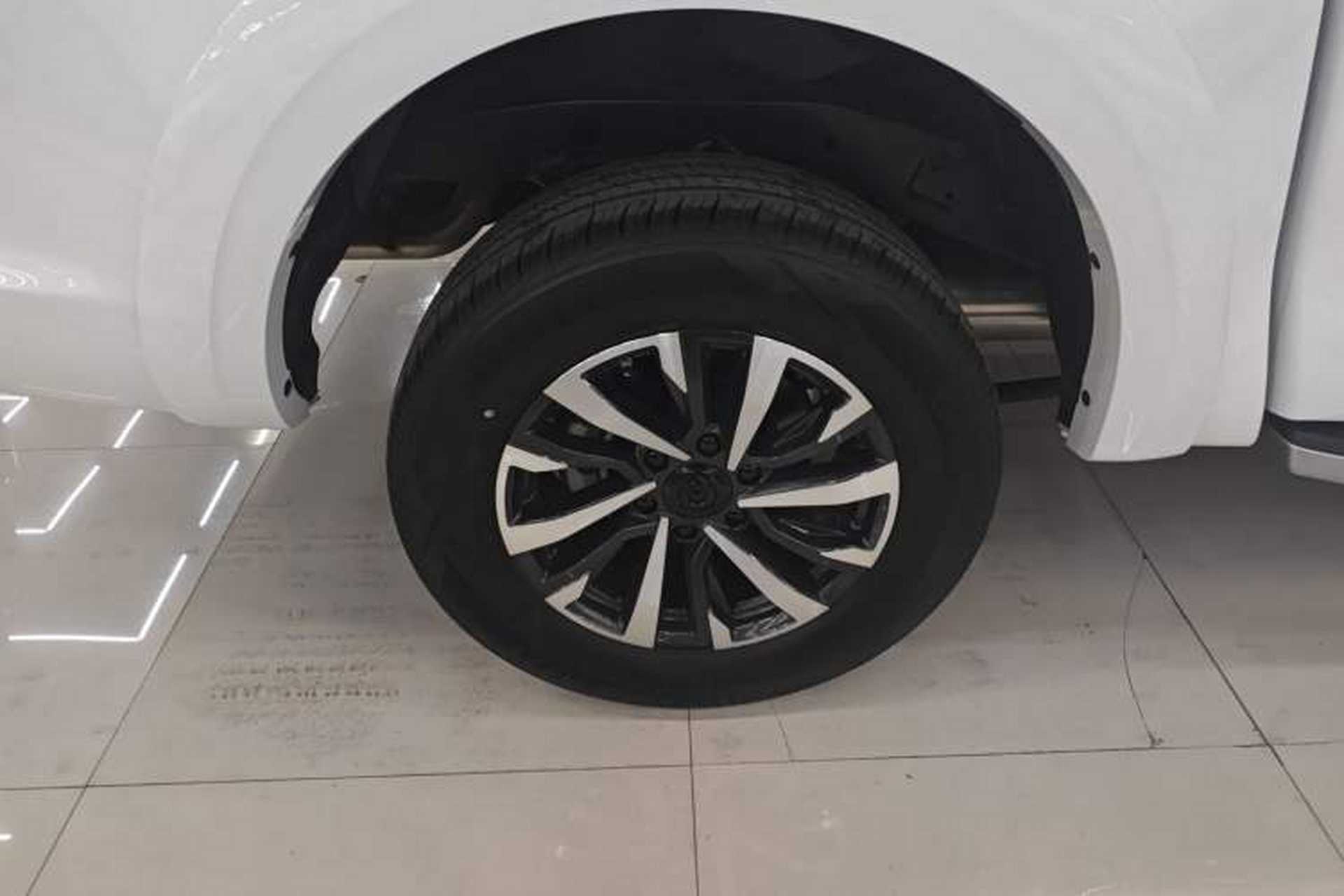 Used Great Wall Poer 2024 2.4T Passenger Version Automatic Diesel 4x4 Comfort Trim Right Rear Wheel Hub