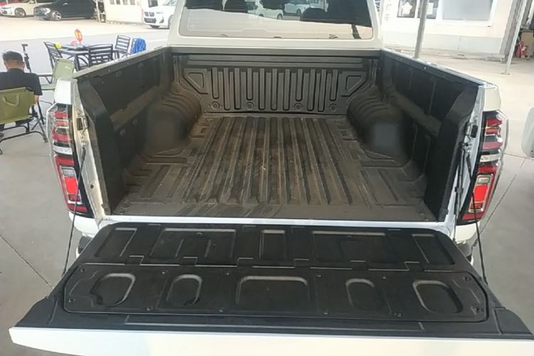 Used Great Wall Poer 2024 2.4T Passenger Version Automatic Diesel 4x4 Comfort Trim Trunk
