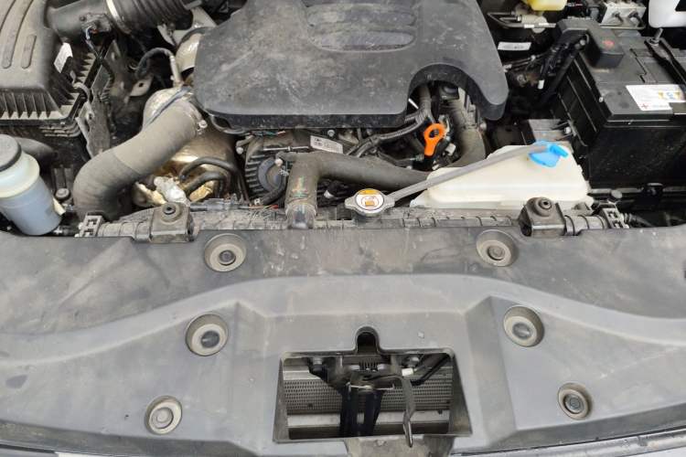 Used Great Wall Poer 2025 2.0T Commercial Pickup Truck Automatic Diesel 4x4 Comfort Edition Engine Bay