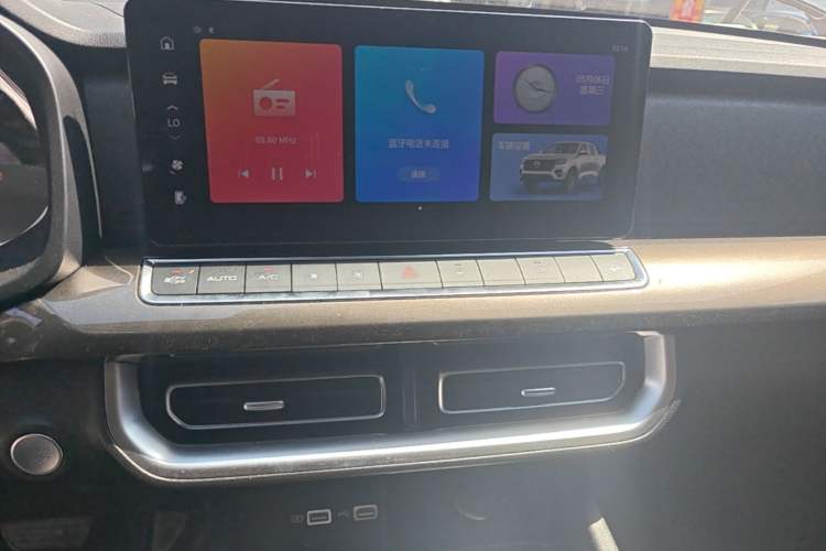 Used Great Wall Poer 2026 Model 2.4T Commercial Pickup Automatic Diesel Four-Wheel-Drive Elite Long-Box Audio And AC Panel